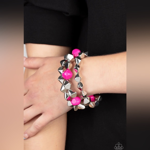 🚨4/$10 A perfect tenacious pink bracelet - Picture 2 of 2